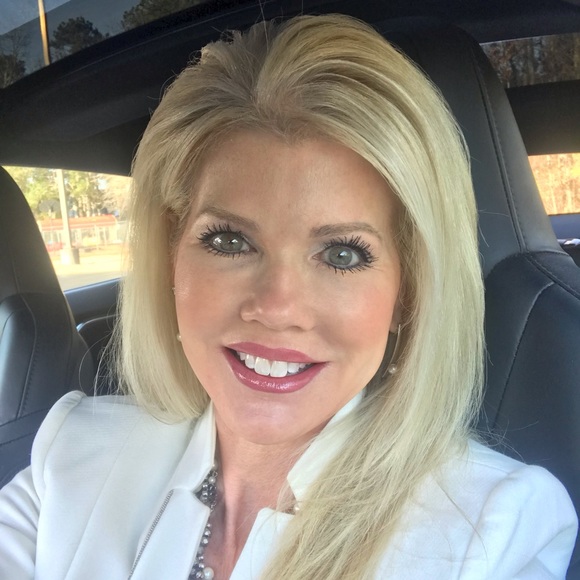 Meet your Posher, Candace - Picture 2 of 2